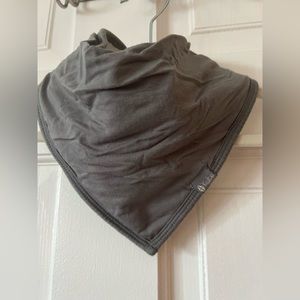 Kyte bib dark grey